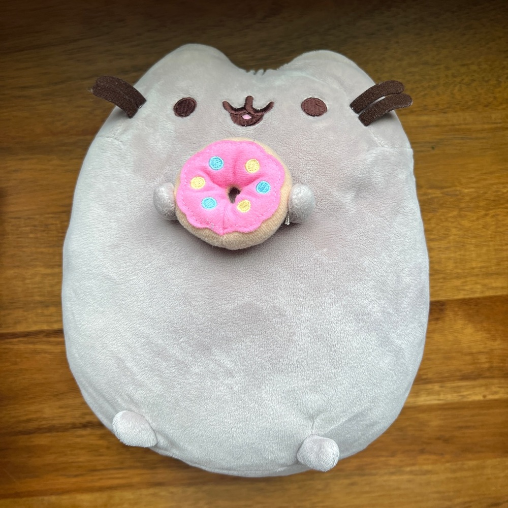 EUC Pusheen donut plush
